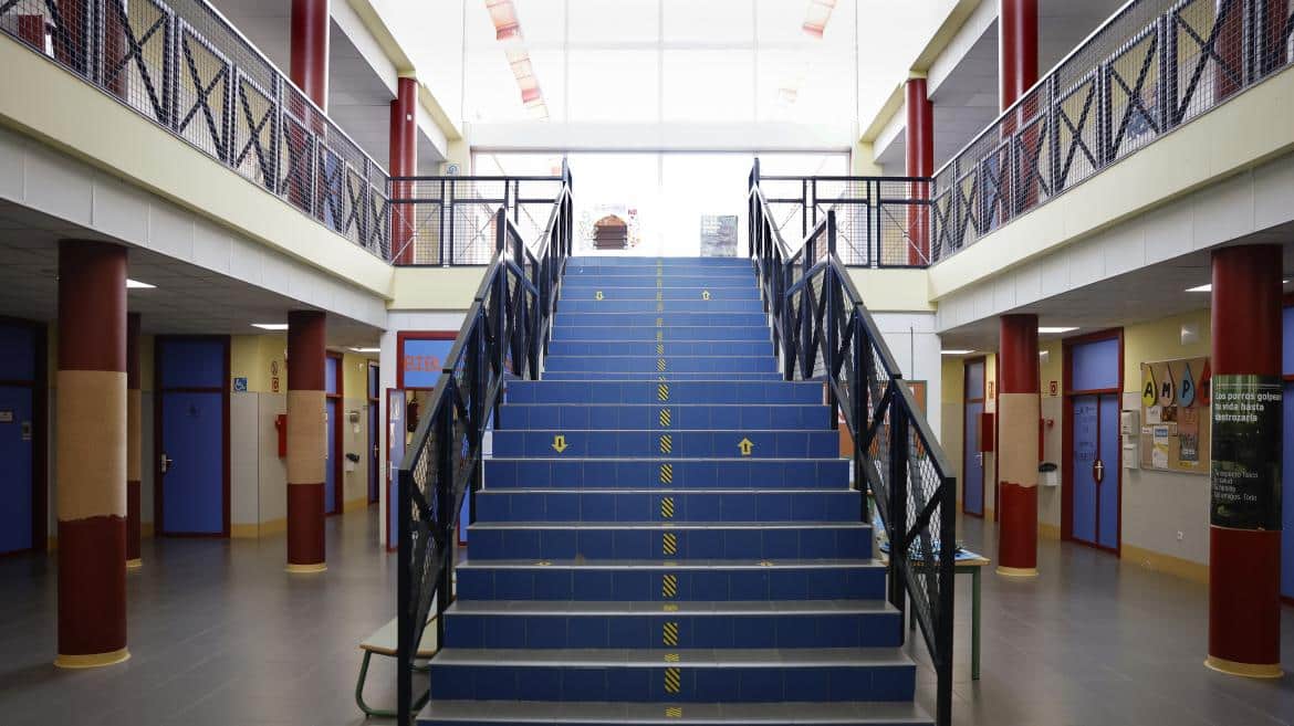 escalera de un instituto