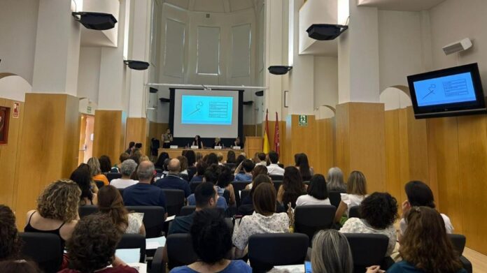 Salón de actos repleto en la primera jornada de Salud Comunitaria