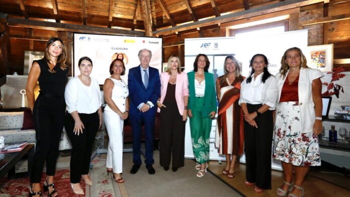 La directora general de Comercio, Consumo y Servicios en el acto de presentación del informe "La mujer en la franquicia España 2025"