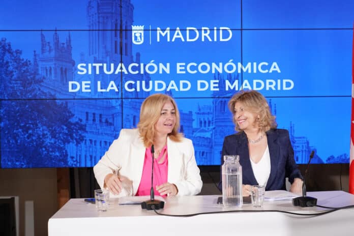 La vicealcaldesa de Madrid y alcaldesa en funciones, Inma Sanz, y la delegada de Economía, Innovación y Hacienda, Engracia Hidalgo en el Centro de Innovación en Economía Circular (CIEC)