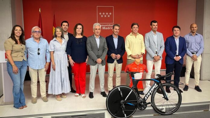 El director General Alberto Tomé durante la presentación de la 37 edición de la Vuelta Ciclista Sub-23