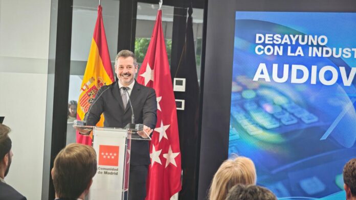 Los consejeros Rocío Albert y Mariano de Paco Serrano durante la presentación del informe sobre el sector audiovisual