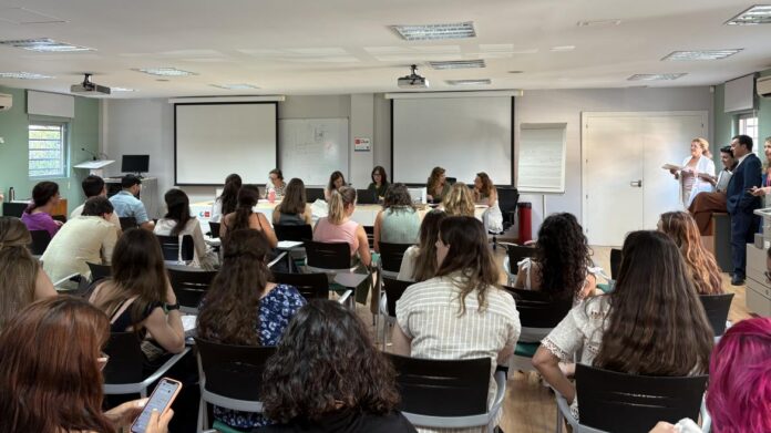 Salón de actos en San Martín de Porres durante la elección de plazas de los nuevos especialistas