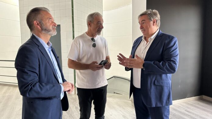 El viceconsejero José Antonio Sánchez durante su visita a Daganzo de Arriba