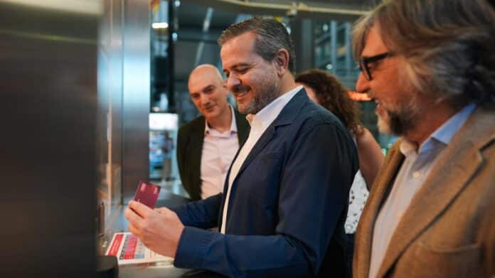 El consejero Jorge Rodrigo durante la presentación de la nueva imagen de la tarjeta transporte del CRTM