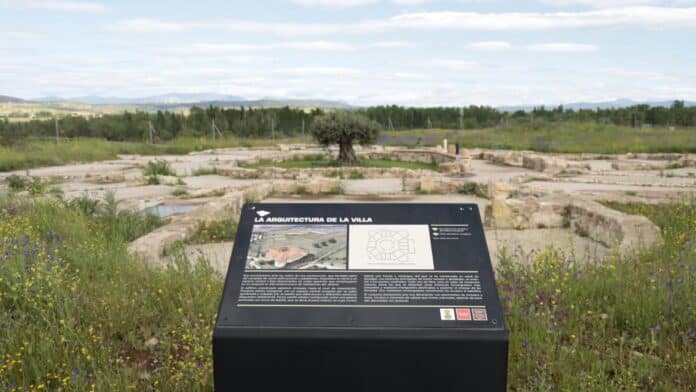 Panel de información de la villa romana de Valdetorres de Jarama