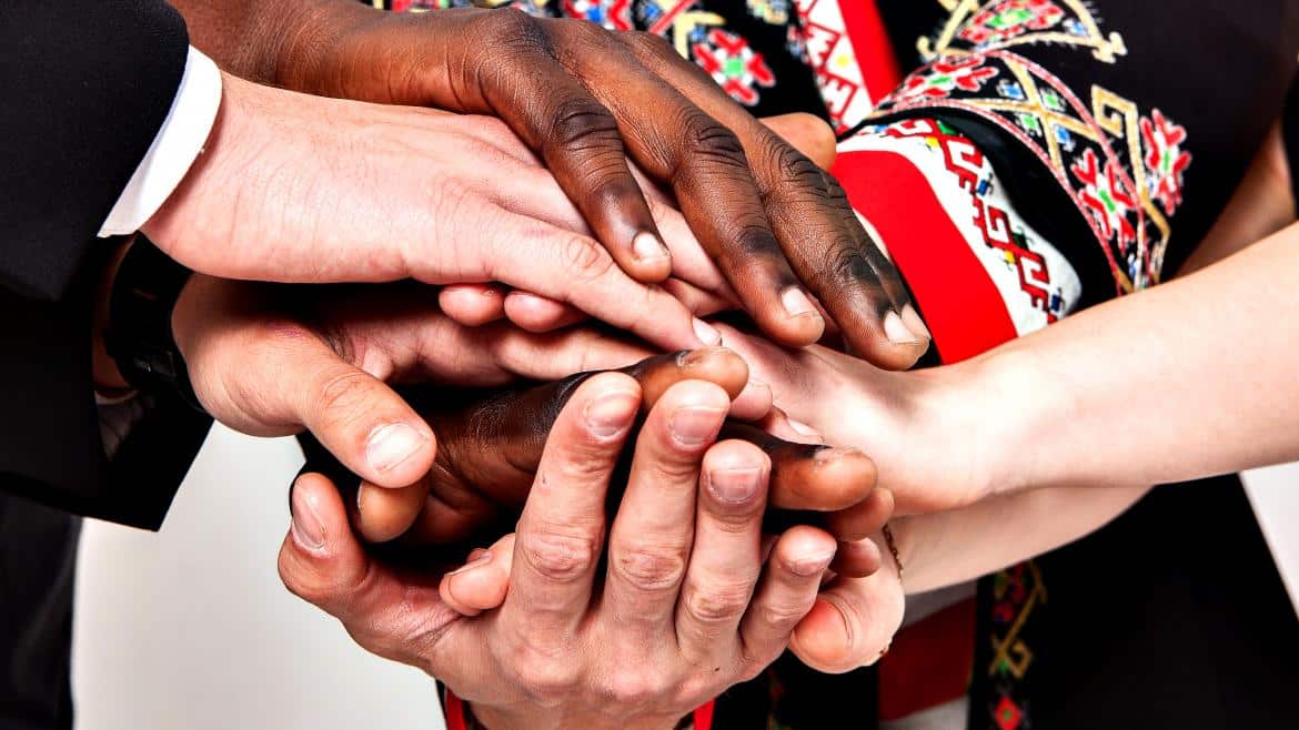 La Comunidad de Madrid impulsa la inclusión social de 29.000 inmigrantes mediante el programa Conoce tus Leyes