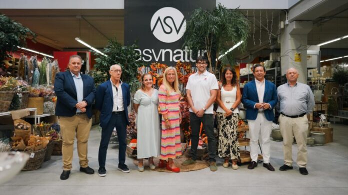 Rocío Albert visita una empresa beneficiada con incentivos a la contratación