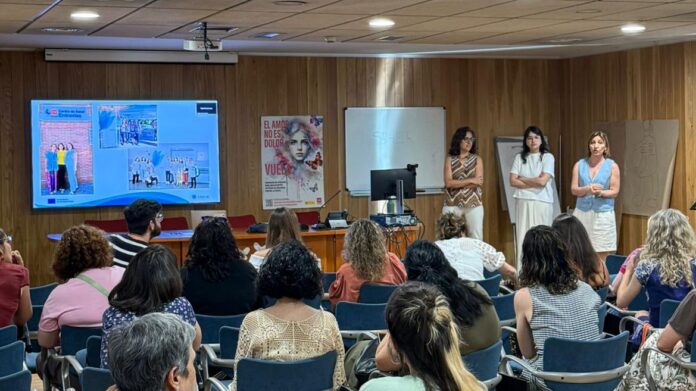 Intervención de técnicos en la jornada con los centros de salud participantes