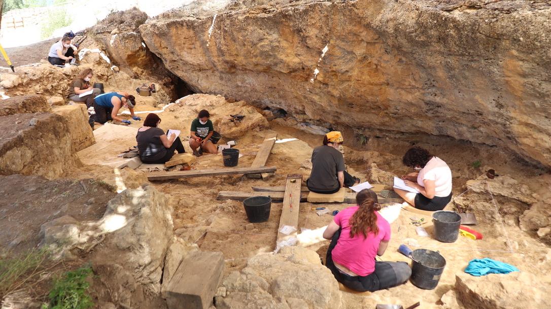 Nuevas Excavaciones Revelan Misterios en el Valle de los Neandertales en Madrid