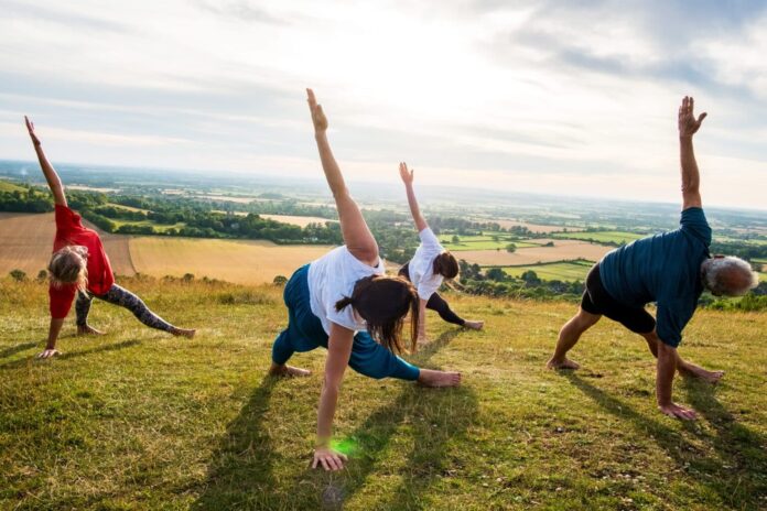 Vacaciones en forma sin gimnasio: cómo adaptar el ejercicio al entorno y mantenerse activo este verano