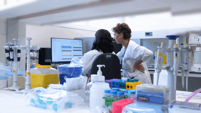 Investigadoras en un laboratorio