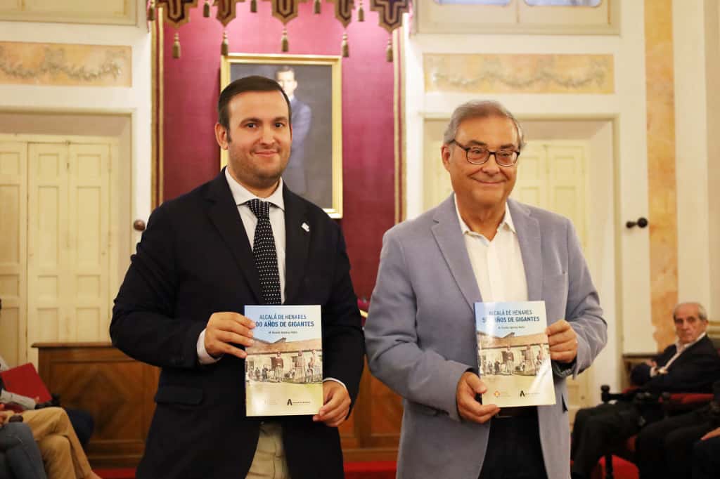 El Ayuntamiento Revela la Historia Centenaria de Gigantes y Cabezudos de Alcalá en un Nuevo Libro