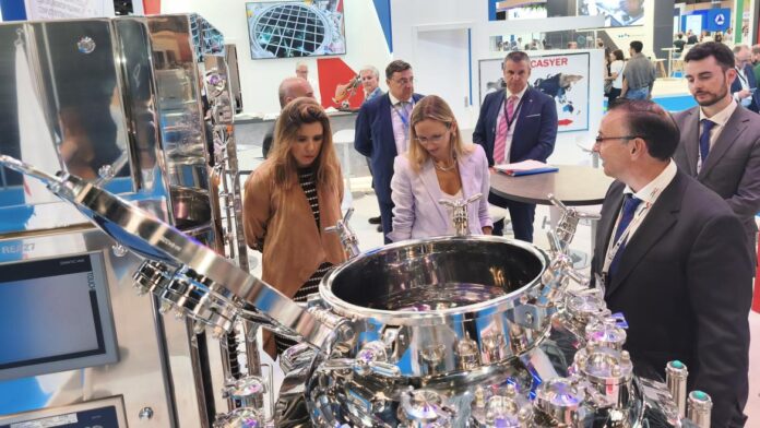 La viceconsejera Laura Gutiérrez durante la inauguración de la Feria Farmafórum