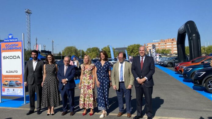 La directora general de Comercio, Consumo y Servicios ha inaugurado la Feria del Vehículo de Ocasión 