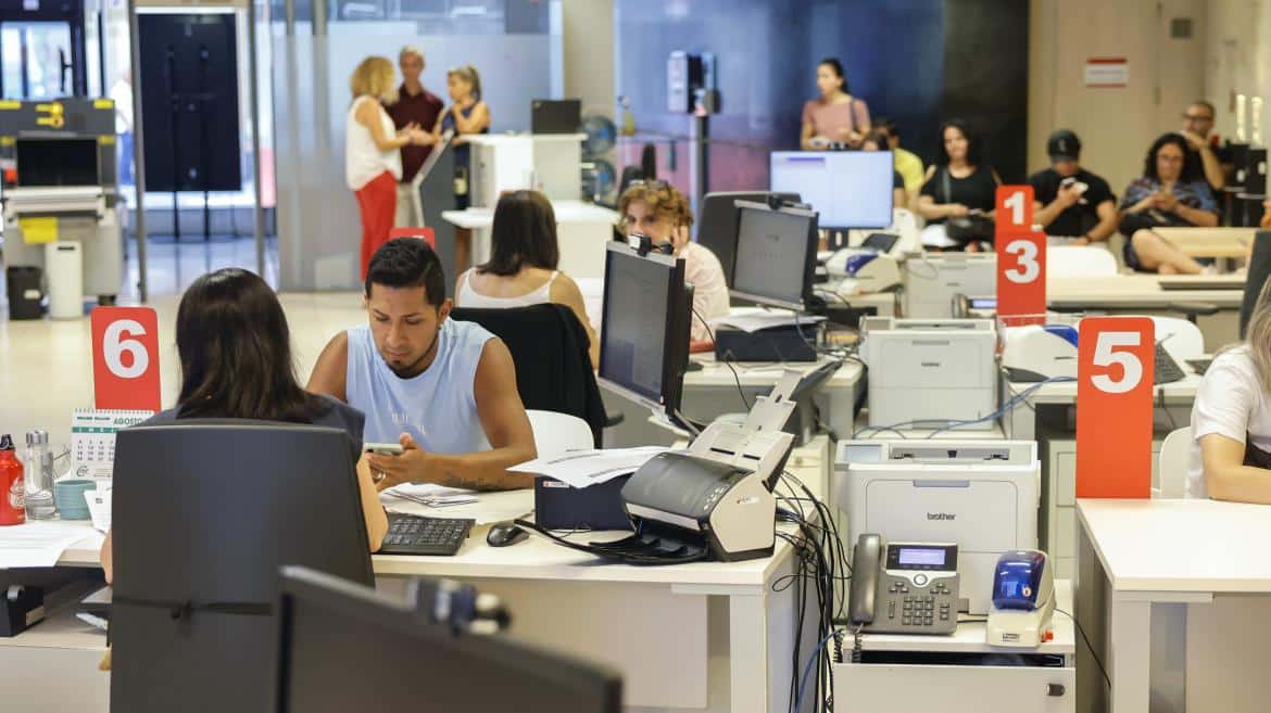 La Comunidad de Madrid Implementará en 2026 un Sistema de Valoración de Empleados Públicos para Mejorar la Atención Ciudadana