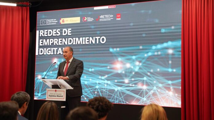 El consejero Miguel López-Valverde durante la presentación del programa Redes de Emprendimiento Digital