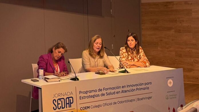 Mesa de apertura con Julia Quevedo y Rosario Azcutia
