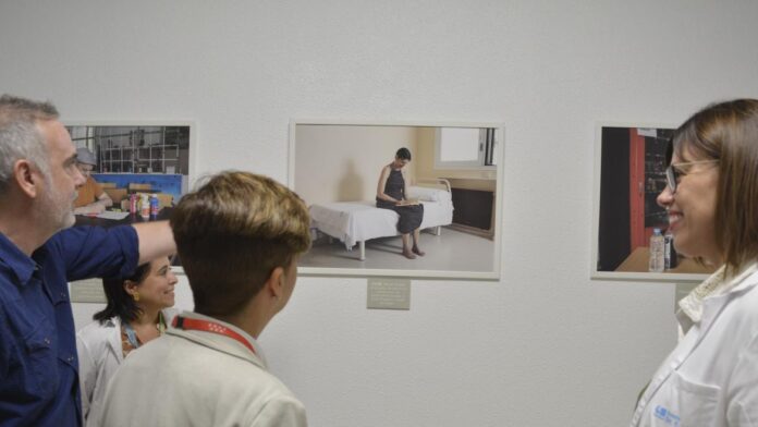 Photography Exhibition at Rodríguez Lafora Hospital Promotes Awareness about Photographic exhibition 'Miradas del Lafora'