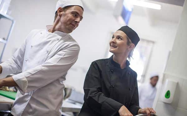 Formación Universitaria Revoluciona la Alta Cocina con su FP de Sergio Ramirez chef