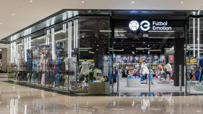 Fútbol Emotion Triunfa con la Gran Reapertura y Expansión en La nueva tienda de Fútbol Emotion en Marineda City arranca con éxito tras su reapertura y ampliación