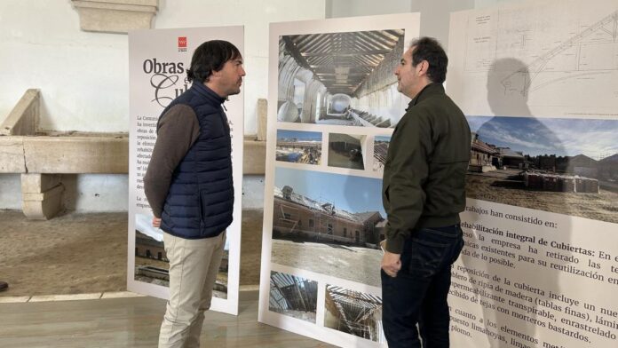 Inversión Millonaria en Aranjuez: La Comunidad de Madrid Rehabilitará la El viceconsejero Rafael García durante su visita a la rehabilitación de la cubierta de la Casa de la Monta en la Finca de Sotomayor