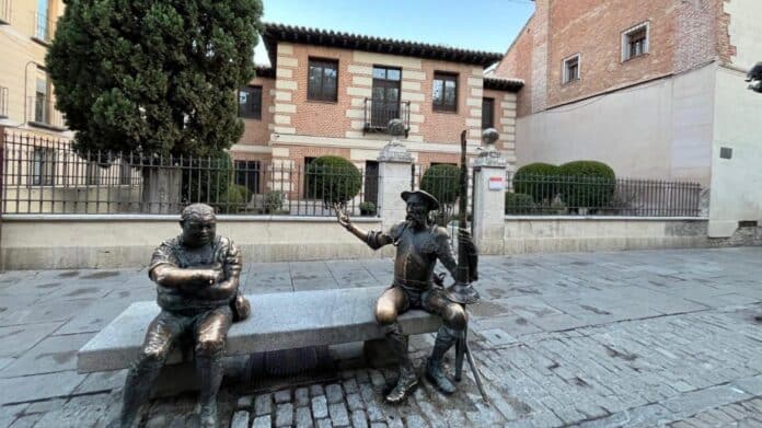 Escultura de Don Quijote y Sancho en Alcalá de Henares