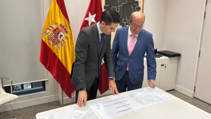 El consejero Emilio Viciana durante su reunión con Antonio Vicente Rubio