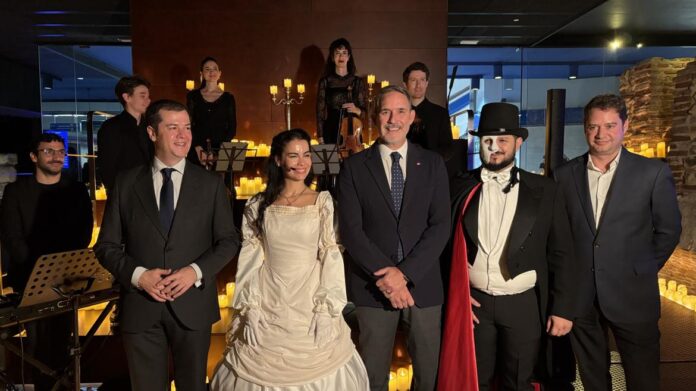 La Comunidad de Madrid Convierte el Metro en un Teatro Los viceconsejeros José María García y Luis Fernando Martín durante la presentación de la programación