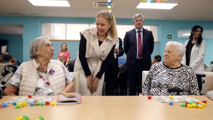 La Comunidad de Madrid Invierte 23,5 Millones en Mejorar la La consejera Ana Dávila durante su visita a la Residencia y Centro de Día Reina Sofía