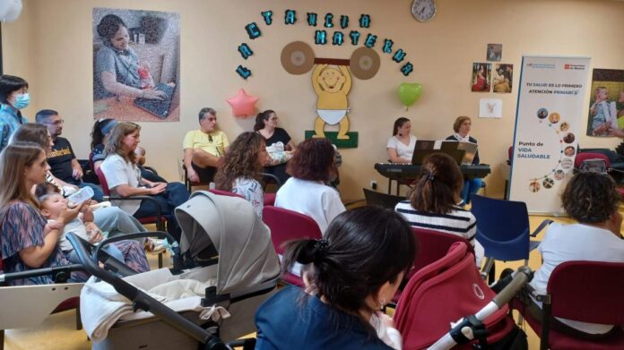 Madres y Profesionales de Salud en Madrid Promueven la Lactancia Actividad en el centro de salud mirasierra