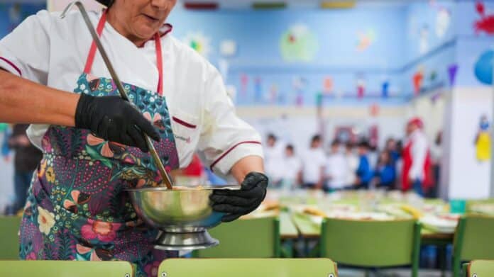 monitora de comedor escolar