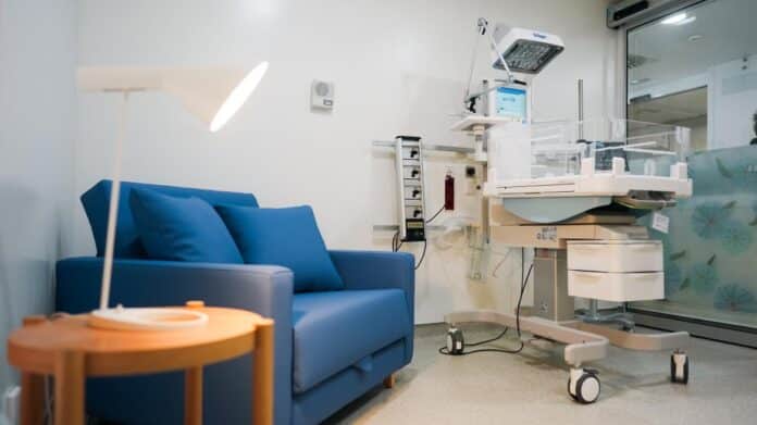 Madrid avanza en salud: 320 millones para infraestructuras y primera sala de hospital