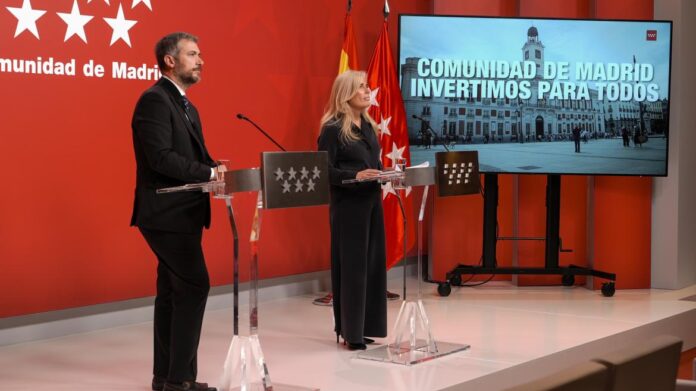 Los consejeros Miguel Ángel García Martín y Rocío Albert atienden a los medios de comunicación