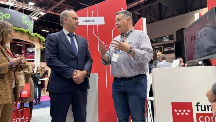 Madrid se Convierte en el Epicentro Tecnológico con la Mayor El consejero Miguel López-Valverde durante su visita a Madrid Tech Show