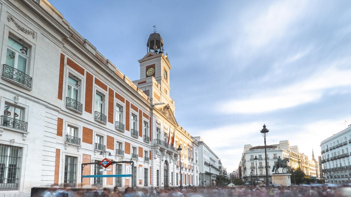 Nueva Evaluación Histórica Destaca el Legado Ilustrado de la Real Casa de Correos en Madrid