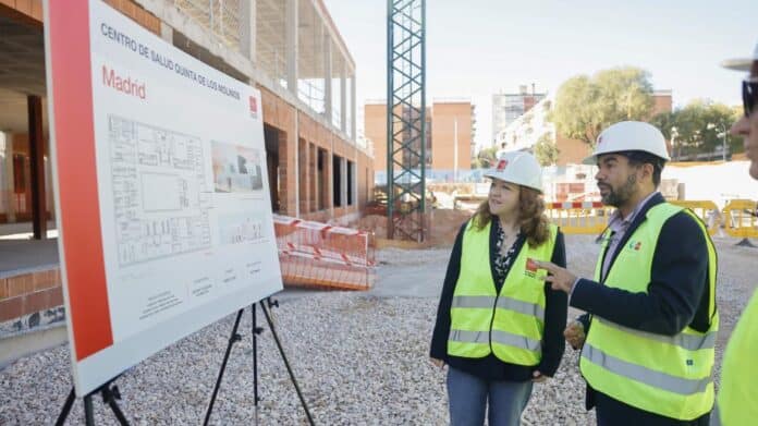 Nuevo Centro de Salud Mejorará la Asistencia Sanitaria en San La consejera Fátima Matute durante su visita a las obras de construcción
