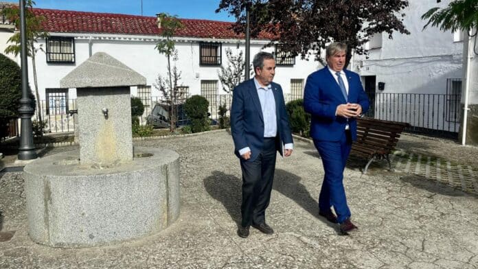 Pezuela de las Torres: Renovación del Centro Histórico e Instalaciones El viceconsejero José Antonio Sánchez durante su visita en Pezuela de las Torres
