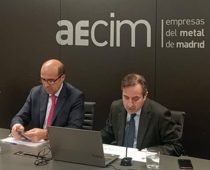 Industry professionals attend an AECIM seminar on dismissals.