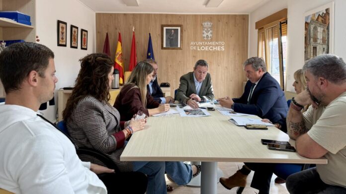 Remodelación del Centro de Loeches: Madrid Mejora la Accesibilidad y The Deputy Minister for the Presidency and Local Administration.