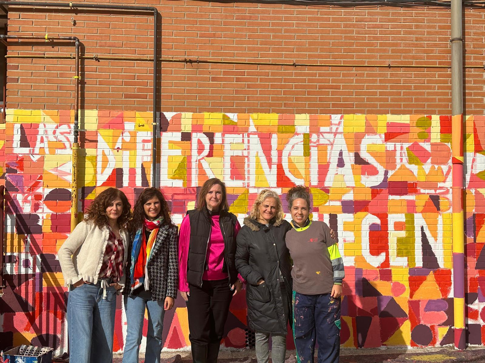 Alumnos del Antonio Machado Enriquecen el Colegio con un Mural Inclusivo