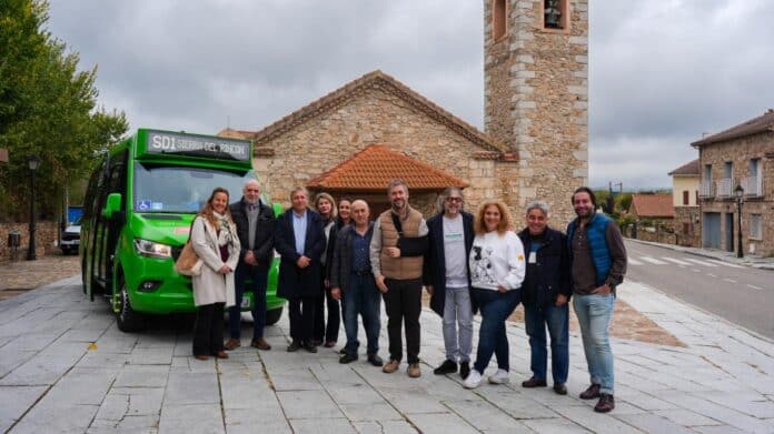 García Martín en Buitrago del Lozoya haciendo balance del transporte a demanda Sierra la del Rincón