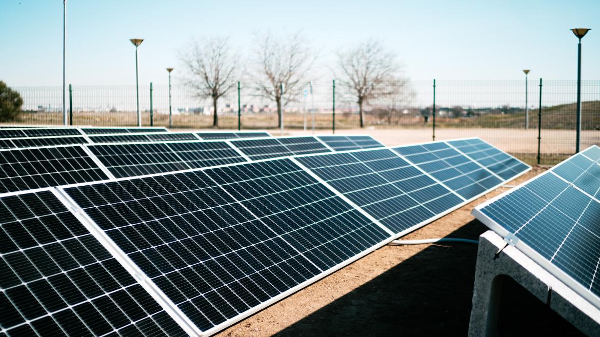 Avances en Energía Solar: Innovadora Célula en Madrid Alcanza Eficiencia Récord