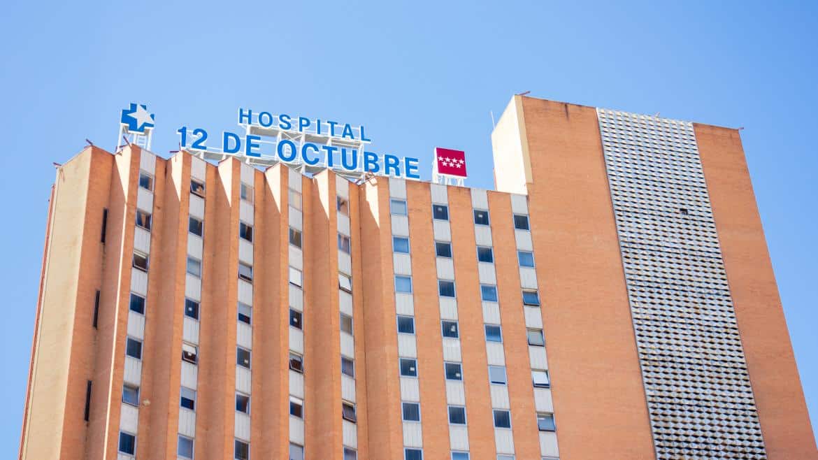 Avanza la Demolición Final de la Icónica Torre del Hospital 12 de Octubre en Madrid