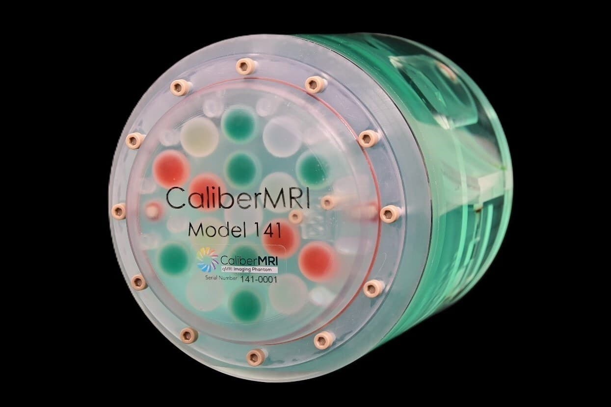 CaliberMRI Revoluciona la Resonancia Magnética con el Lanzamiento de qDisc: Un Fantoma Cuantitativo para Potenciar la Inteligencia Artificial