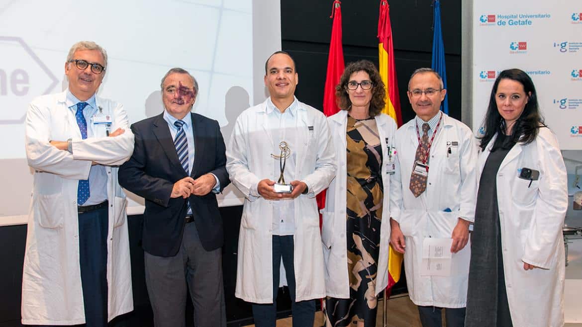 Autoridades y galardonado