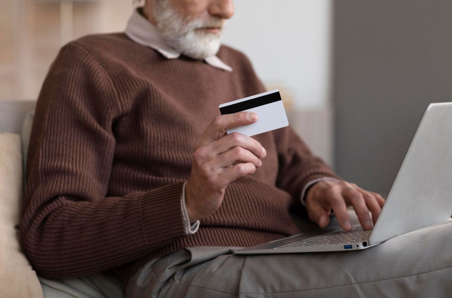 Guía de Bleta: Siete Estrategias para Proteger a los Mayores de Fraudes Digitales en Black Friday