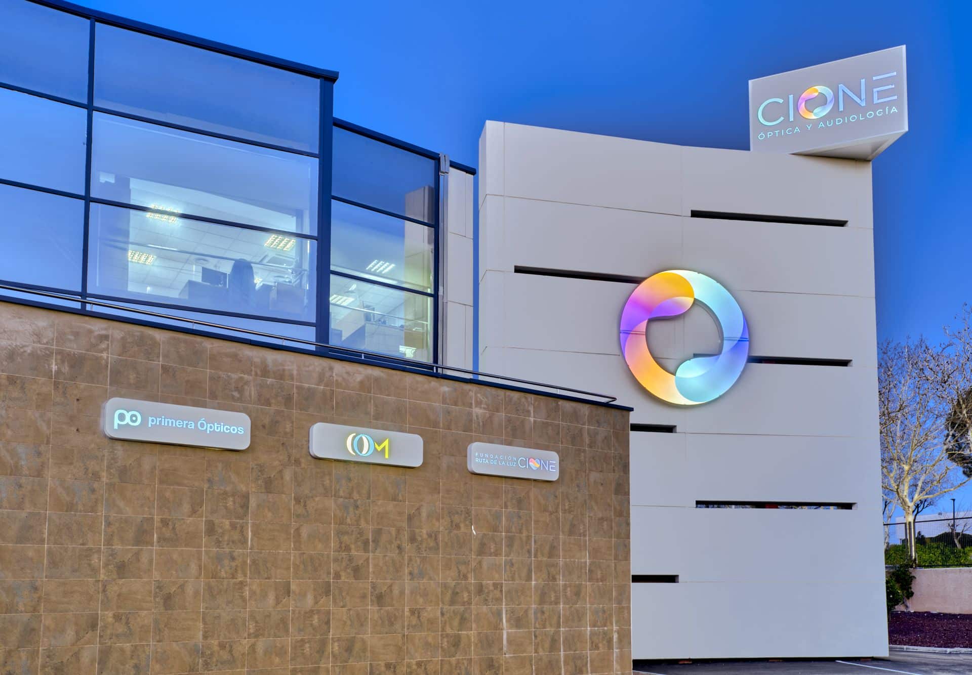 Innovación Clínica: Cómo Cione y V-Vision Transforman los Gabinetes Ópticos con Realidad Virtual