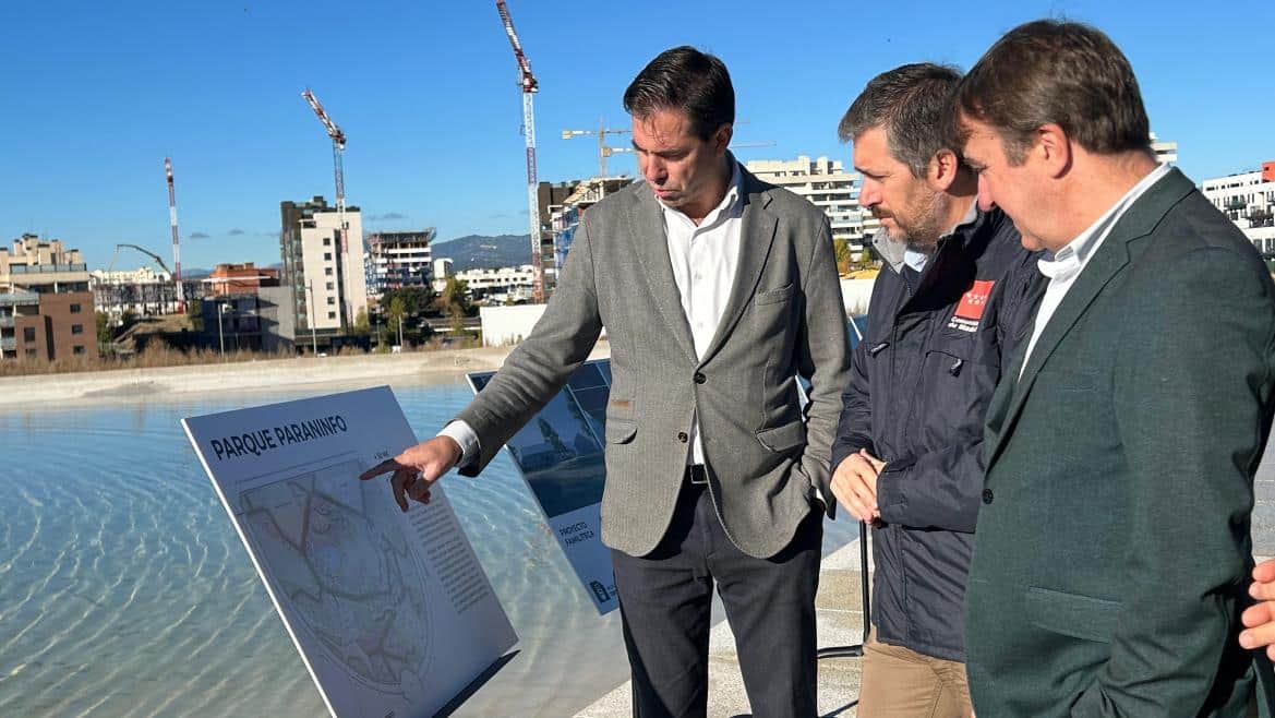 El consejero Miguel Ángel García Martín durante su visita a las obras