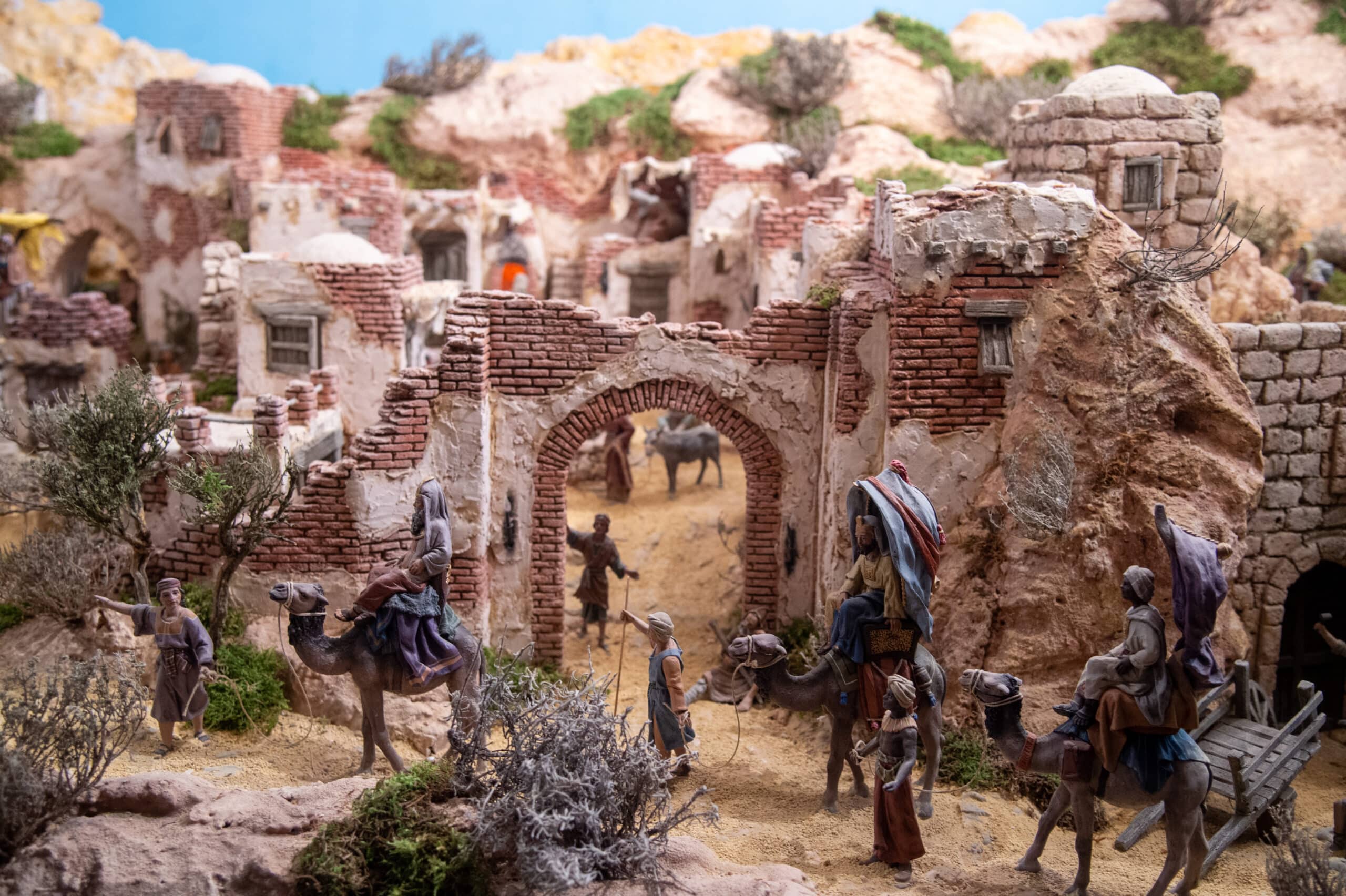 La Asociación Complutense de Belenistas da la bienvenida a la Navidad con innovadoras exposiciones en Santa María la Rica y la antigua Fábrica de Gal